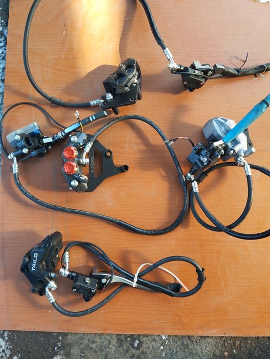 Продам тормозные диски колодки суппорта