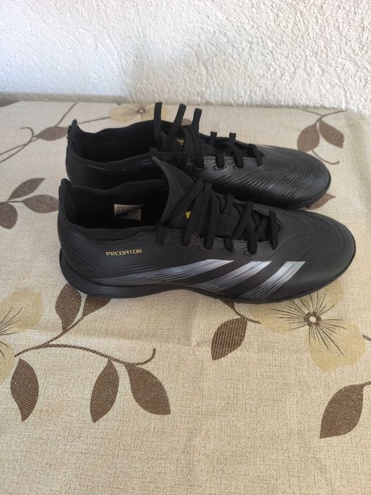 Фуболни стоножки Adidas Predator League TF