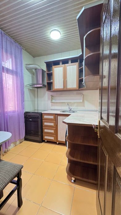 Срочно сдается в аренду 2 ком 3 этаж ор.р тарговый центр