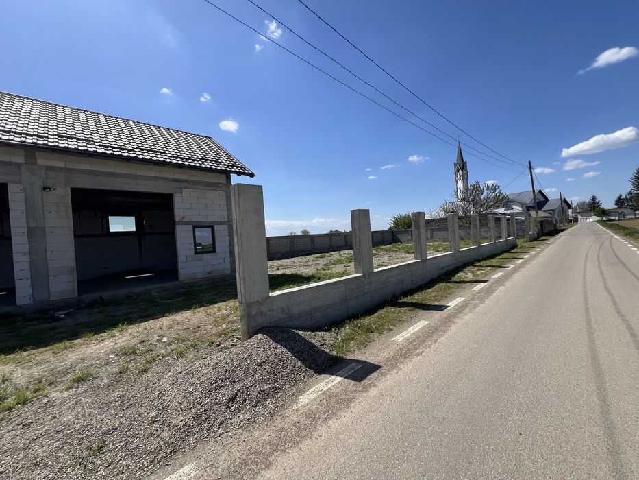 Hala plus teren de vanzare