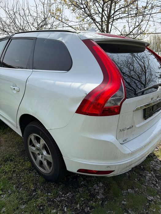 XC60 2016 шаси, автоматични скорости, цилинрова глава-оборудвана-d5244t21, кожен салон и т.н