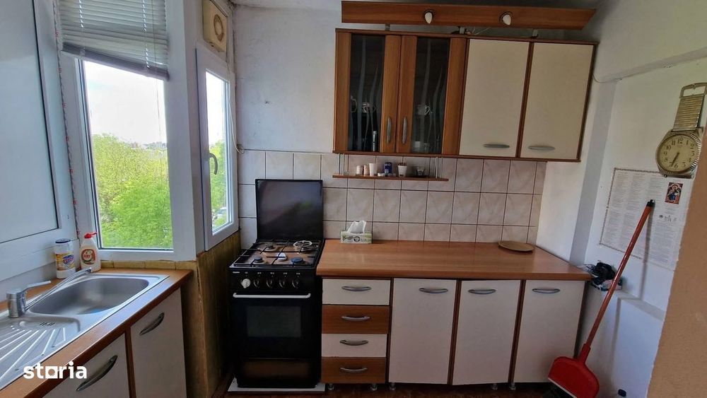 3 decomandate Craiovita Big Piață 3/4 centrala termică 72 mp