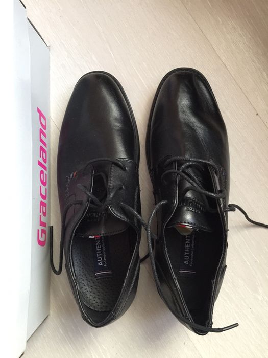 Authentic чисто нови обувки, 36