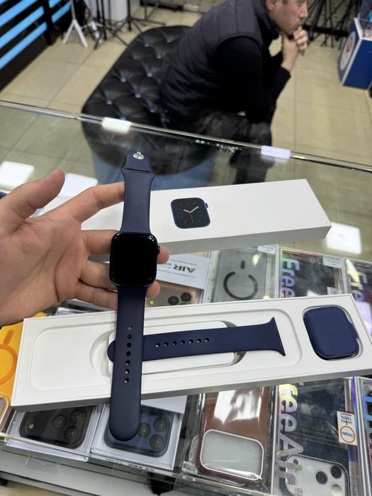 Срочно продам Iwatch 6 (44mm) Состояние среднее