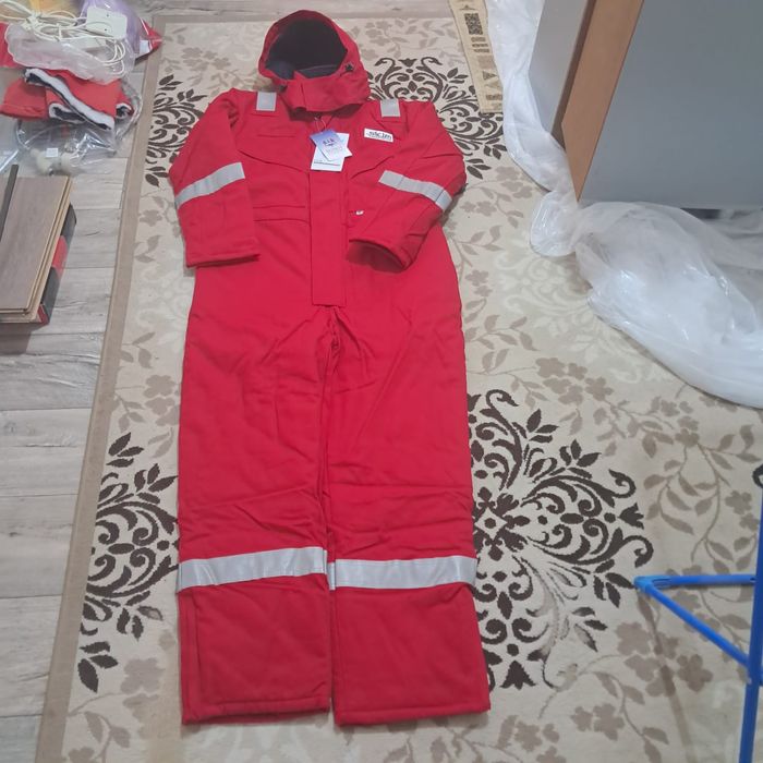 Продам зимний абсолютно новый комбинезон отличного качества