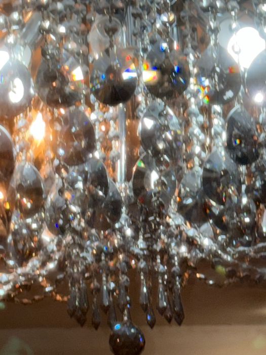 Продам люсту на 8 лампочек