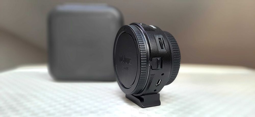 Адаптер Metabones T Smart за обективи с байонет Canon EF или Canon EF-S за фотоапарати с байонет Micro Four Thirds