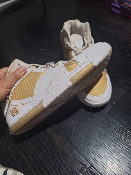 Мъжки баскетболни маратонки Lebron