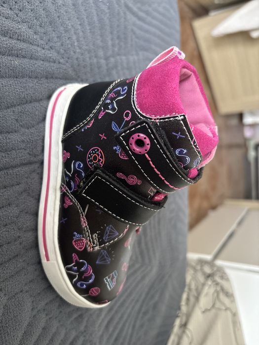 Продам детскую обувь