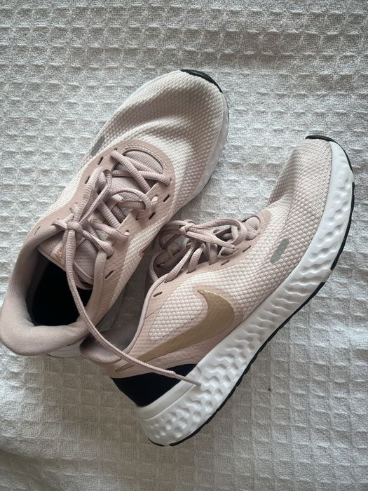 Оригинални маратонки NIKE revolution 39 номер
