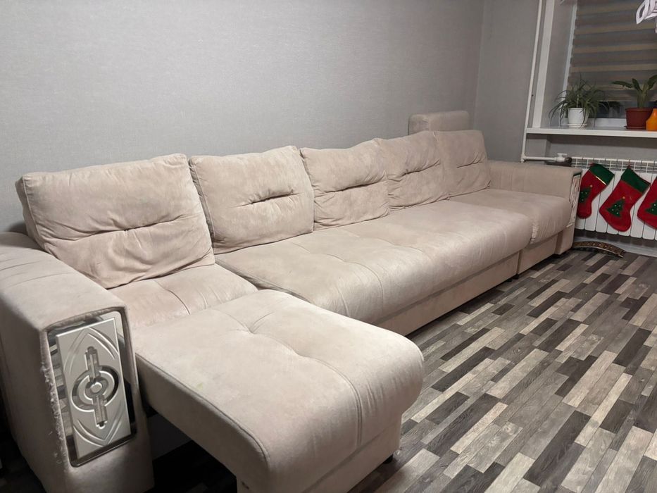 Продаётся большой диван