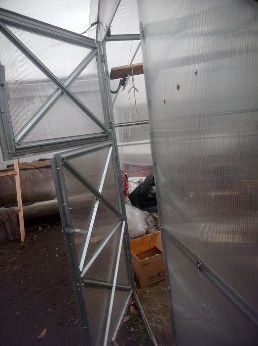 Большая теплица из поликарбоната