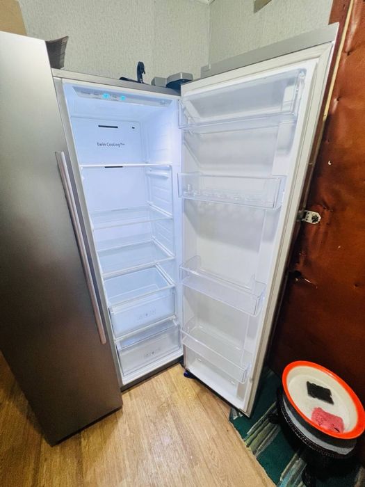 Срочно! Двухдверный холодильник Samsung Side-by-Side