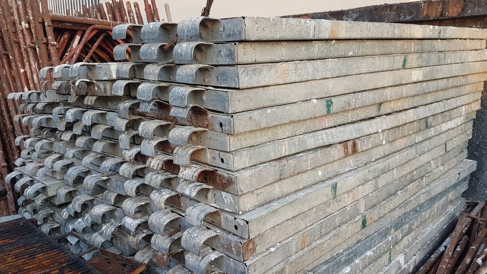 Vind popici  450popici si schela 470 metri parati mai mult