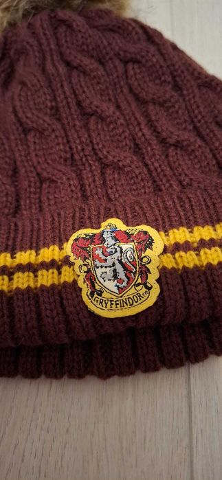 Set de caciula si fular Griffindor