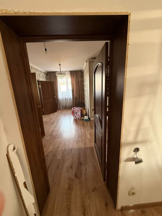 Продам коричневые двери