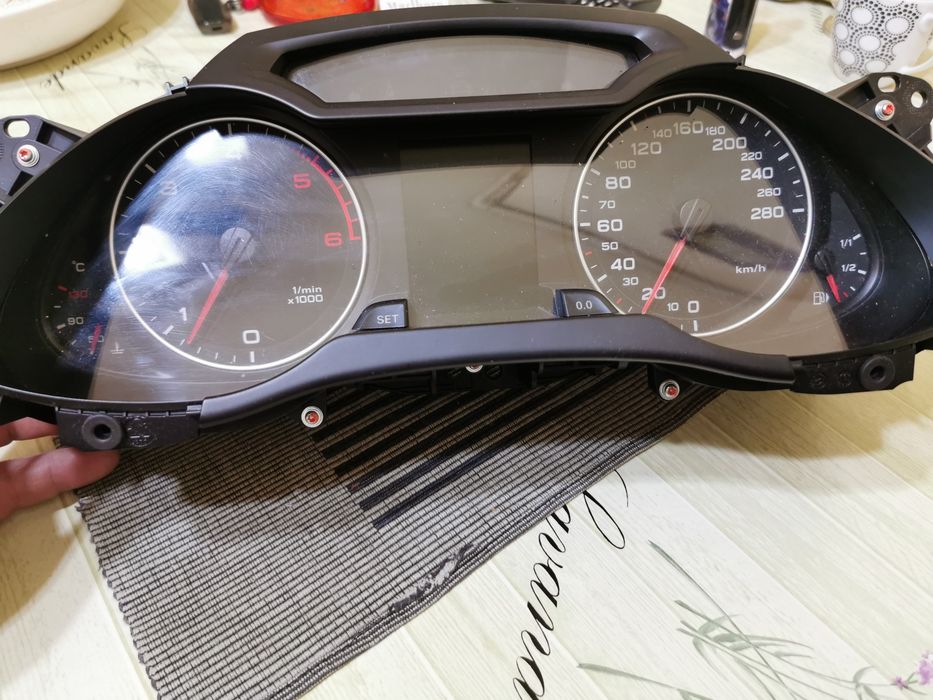 Vând ceasuri audi a4 b8