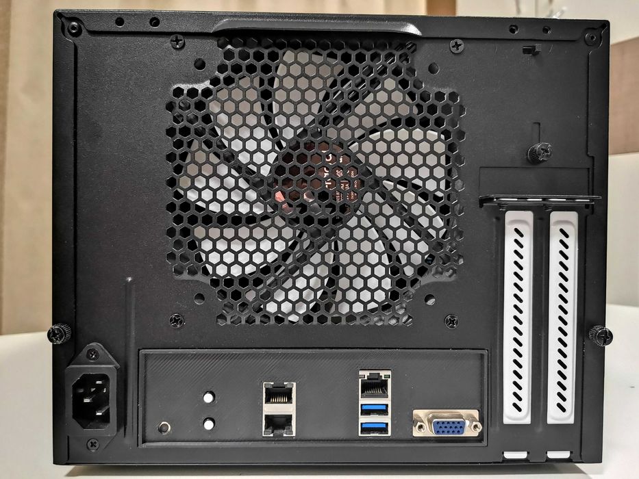 NAS мрежово устройство AMD EPYC 3151, 40Gb DDR4 ECC REG, Mini ITX