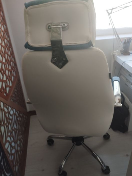 Елегантен офис стол