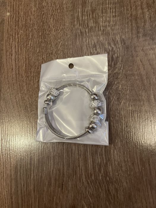 Чисто нови обеци и други бижута