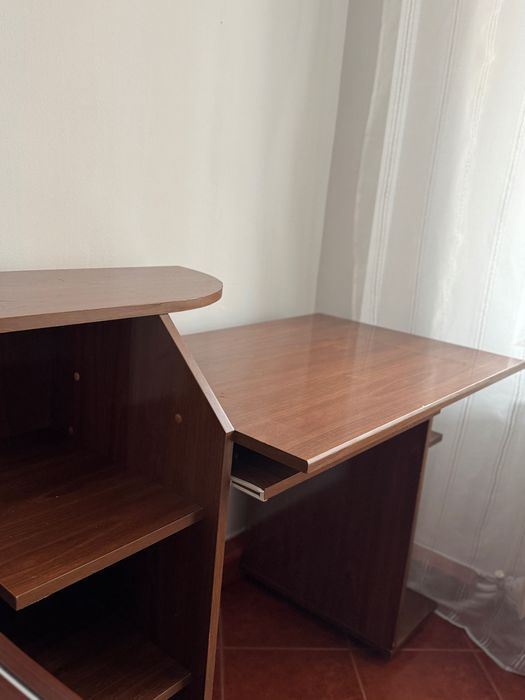 Birou practic din lemn