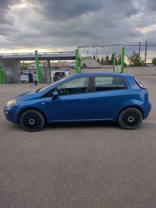 Vand  Fiat Punto Evo an 2010motor 1.3 diesel ,proprietar in acte,fara rugina