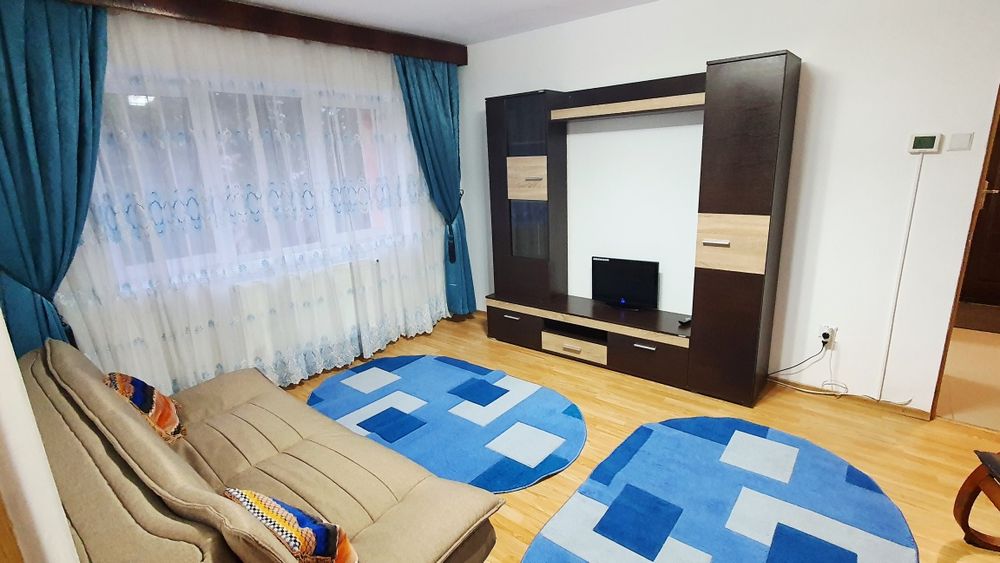 De inchiriat apartament 2 camere, et. 3, zona Hotel