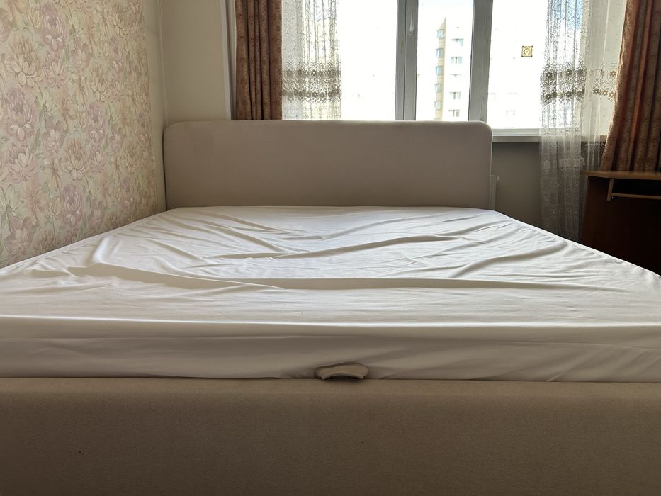 Продам двуспальную кровать