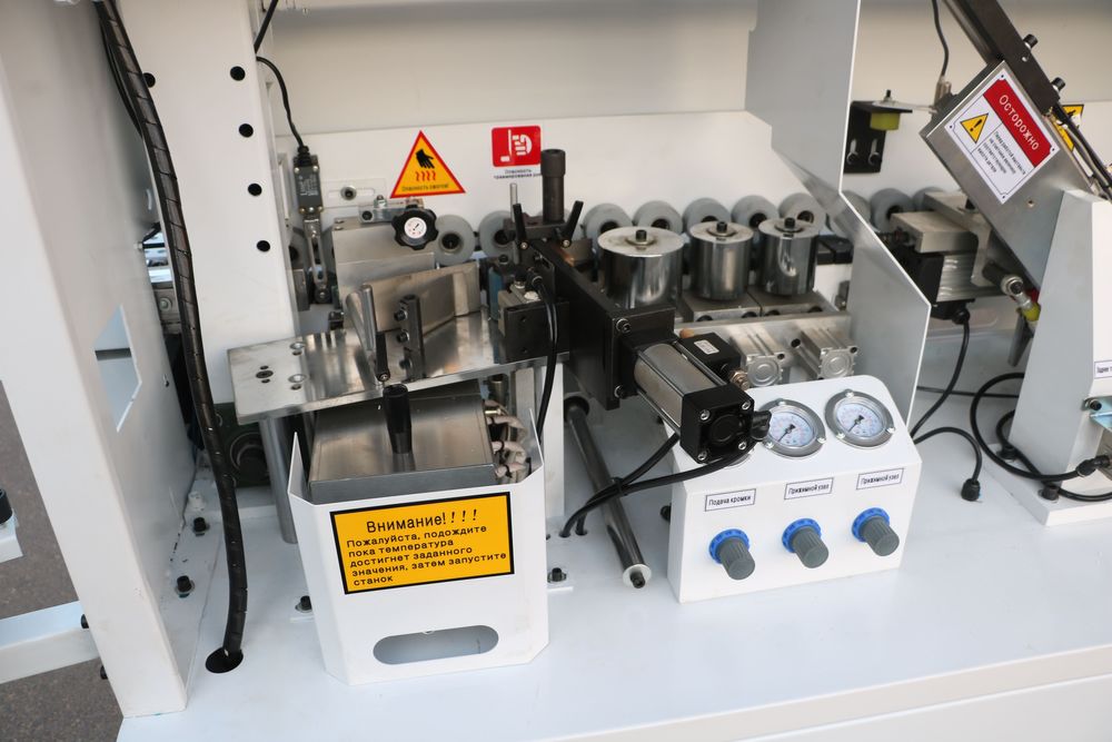 Автоматический кромкооблицовочный станок DELTAMACHINERY DM-400