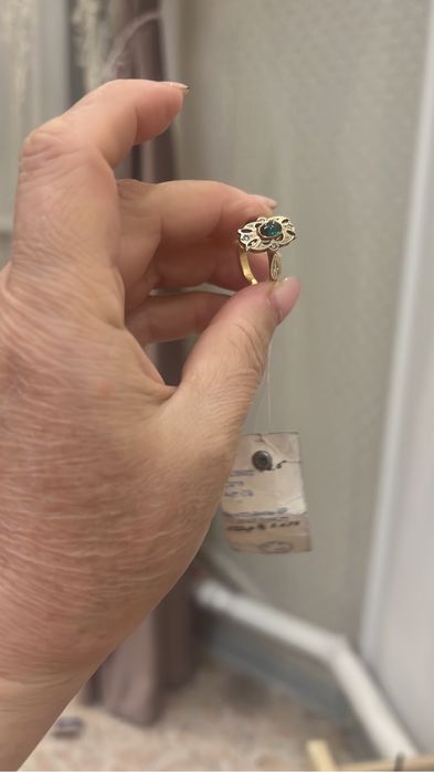 Кольцо с изумрудом