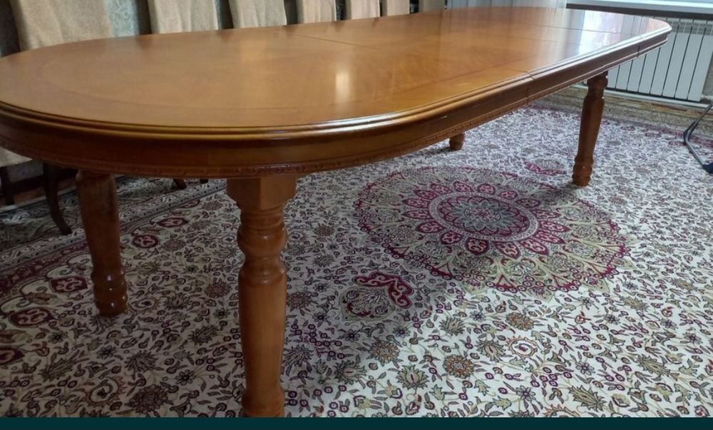 Продаётся стол и стулья