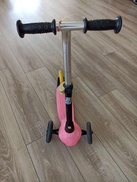 Trotineta fete roz