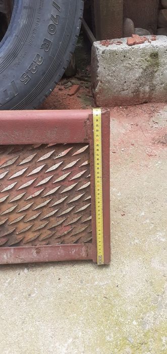 Vand grilaj metalic podeț