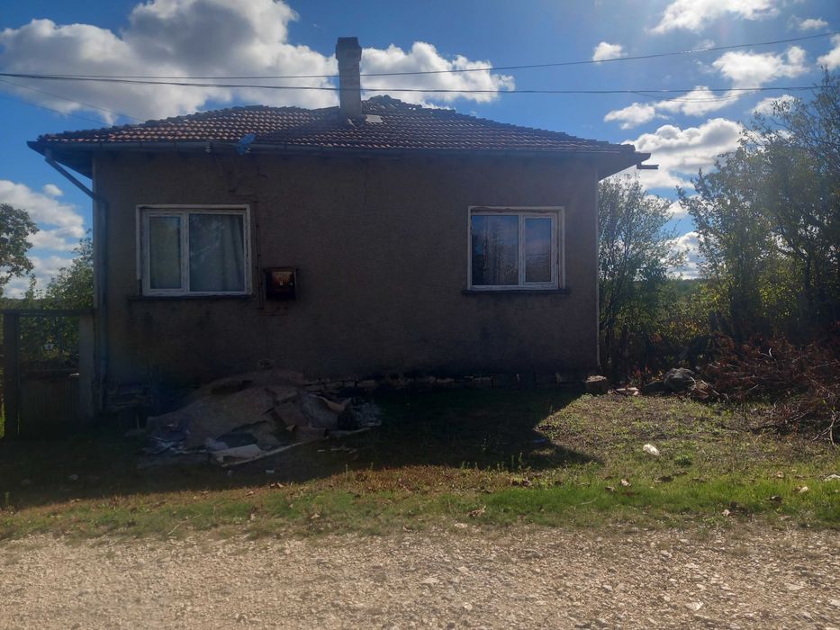 Продава се Къща в с. Ясеновец, Област Разград - 3 кв.м за 11050 €/кв.м - Снимка #5