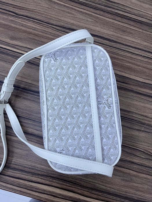 белая барсетка Goyard
