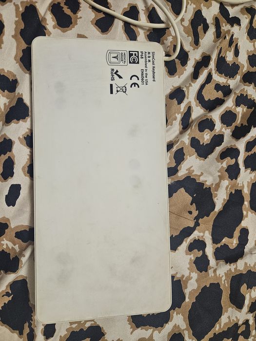 Tastatură Medicală din Silicon, Impermeabilă și Flexibilă – Albă