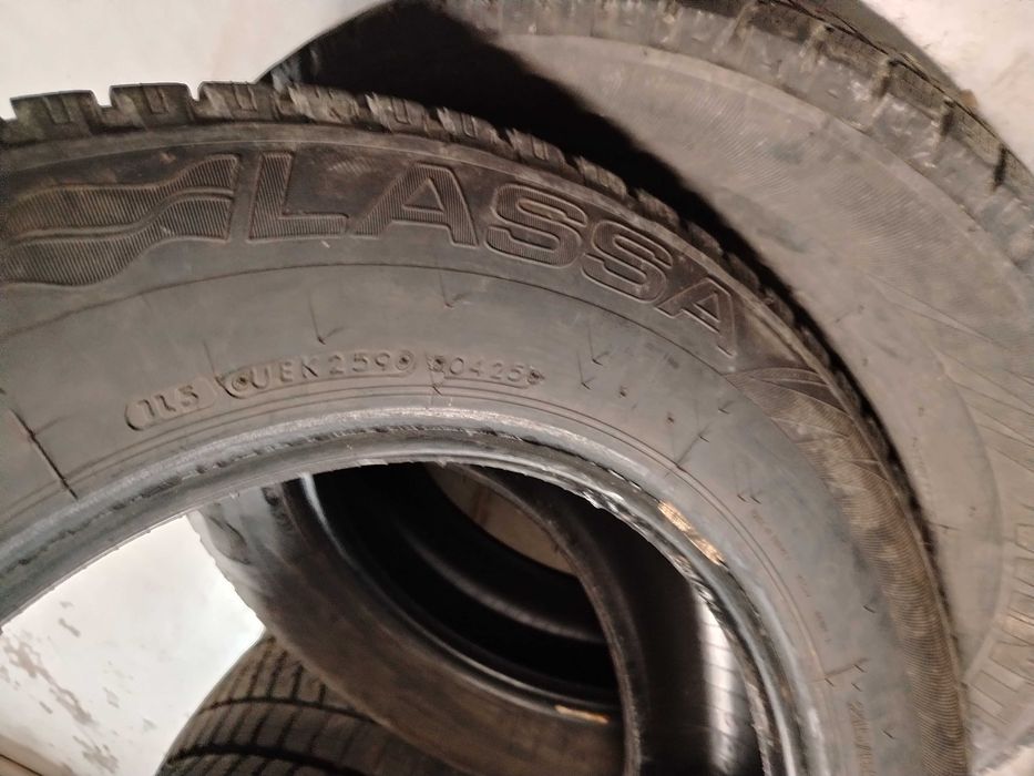 2бр.зимни гуми 215/65/16C Lassa