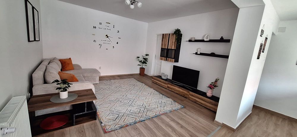 Chirie Casă Curte Privată