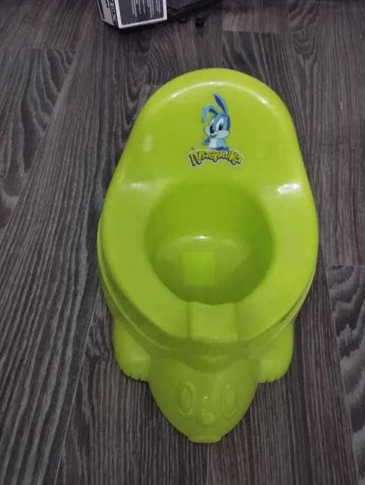 Горшок пластиковый.