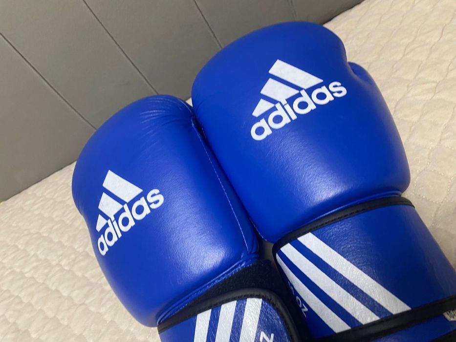 Боксерские перчатки новые кожаные