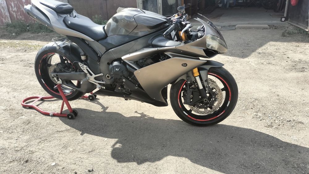 Yamaha R1 2007год