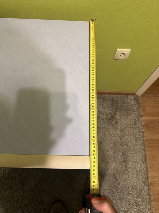 Продавам легло с матрак и бюро