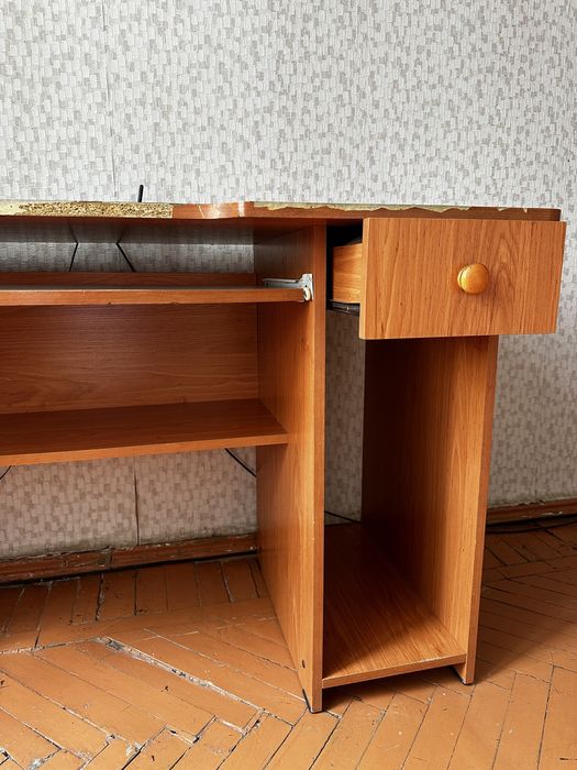 Письменный стол среднее состояние