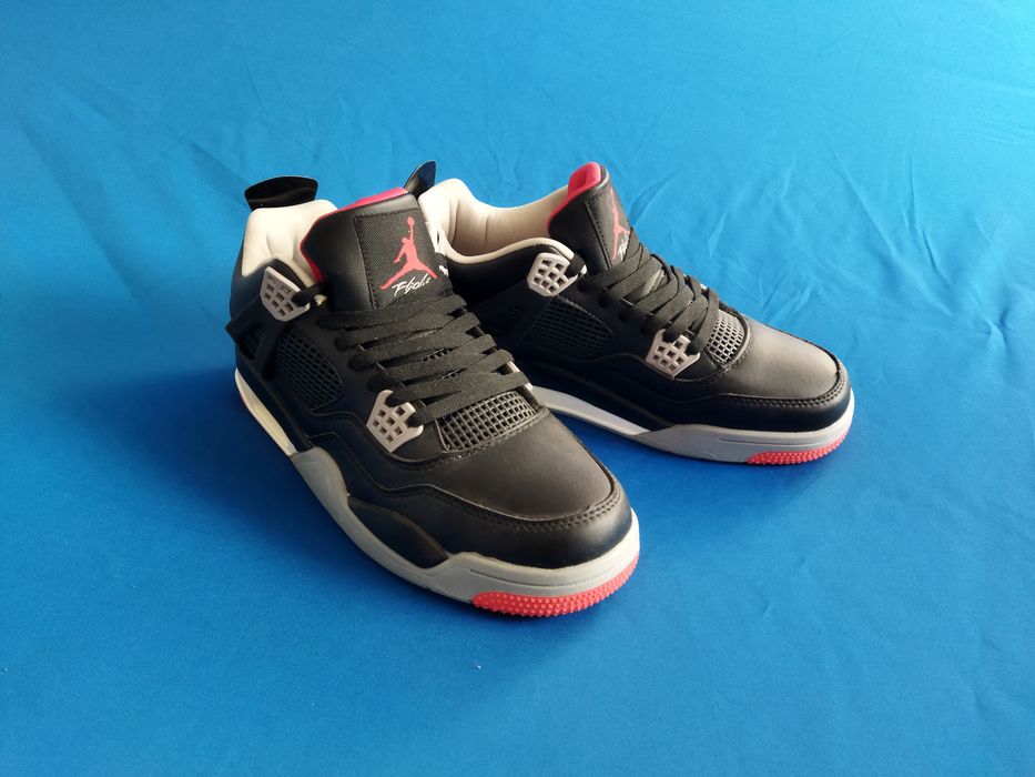 Продам кроссовки новые