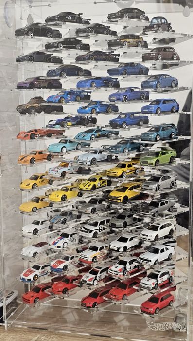 Витрина за 60 колички 1:64 Hot Wheels, Matchbox и др.