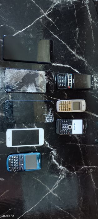 Vând Lot 8 telefoane!
