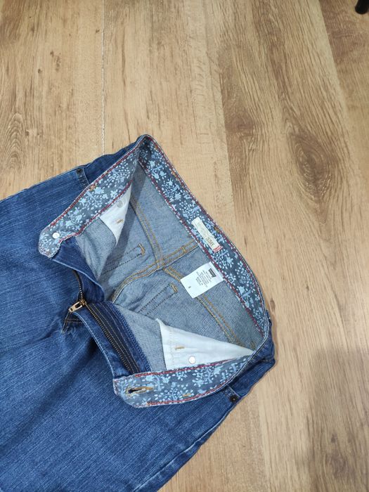 Blugi scurți de damă Levis 550 mărimea M