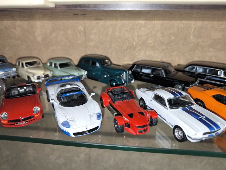 Коллекция моделей автомобилей