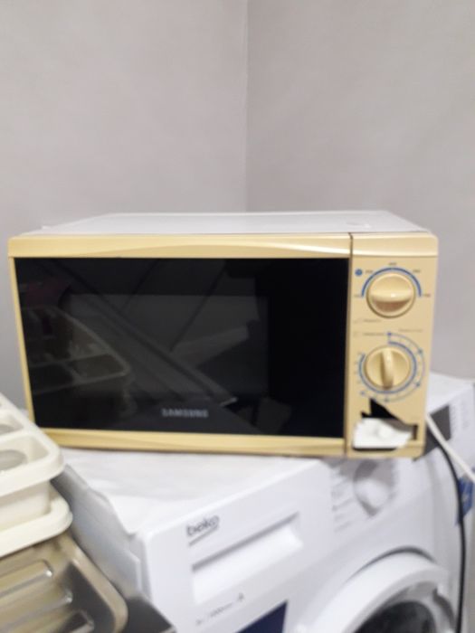 Продам микроволновку Самсунг в рабочем состоянии.