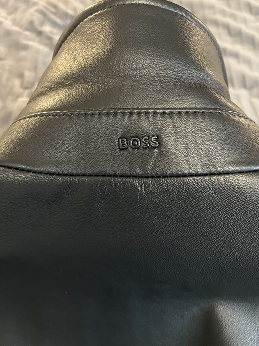 Кожанная куртка от Hugo Boss.